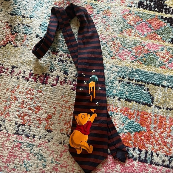 Vintage Winnie The Pooh Neck Tie Striped Honeybee Honeypot Pooh Bear Graphics - Picture 1 of 3